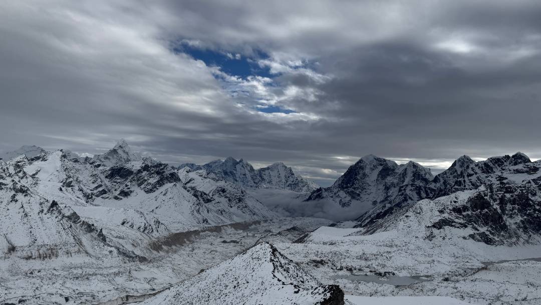 Everest peak climbing